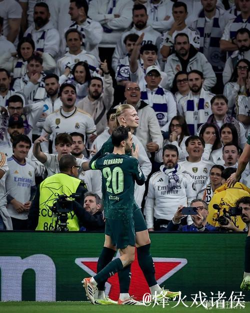 51球，哈兰德是欧冠联赛前50次首发进球最多的球