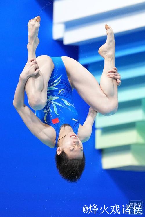 李亚杰勇夺全运会女子1米跳板跳水金牌