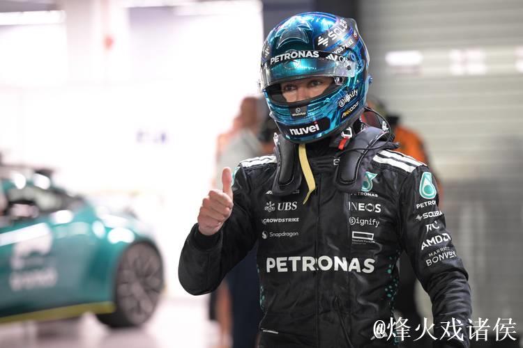 F1新加坡大奖赛：拉塞尔夺得杆位，维斯塔潘位居第二